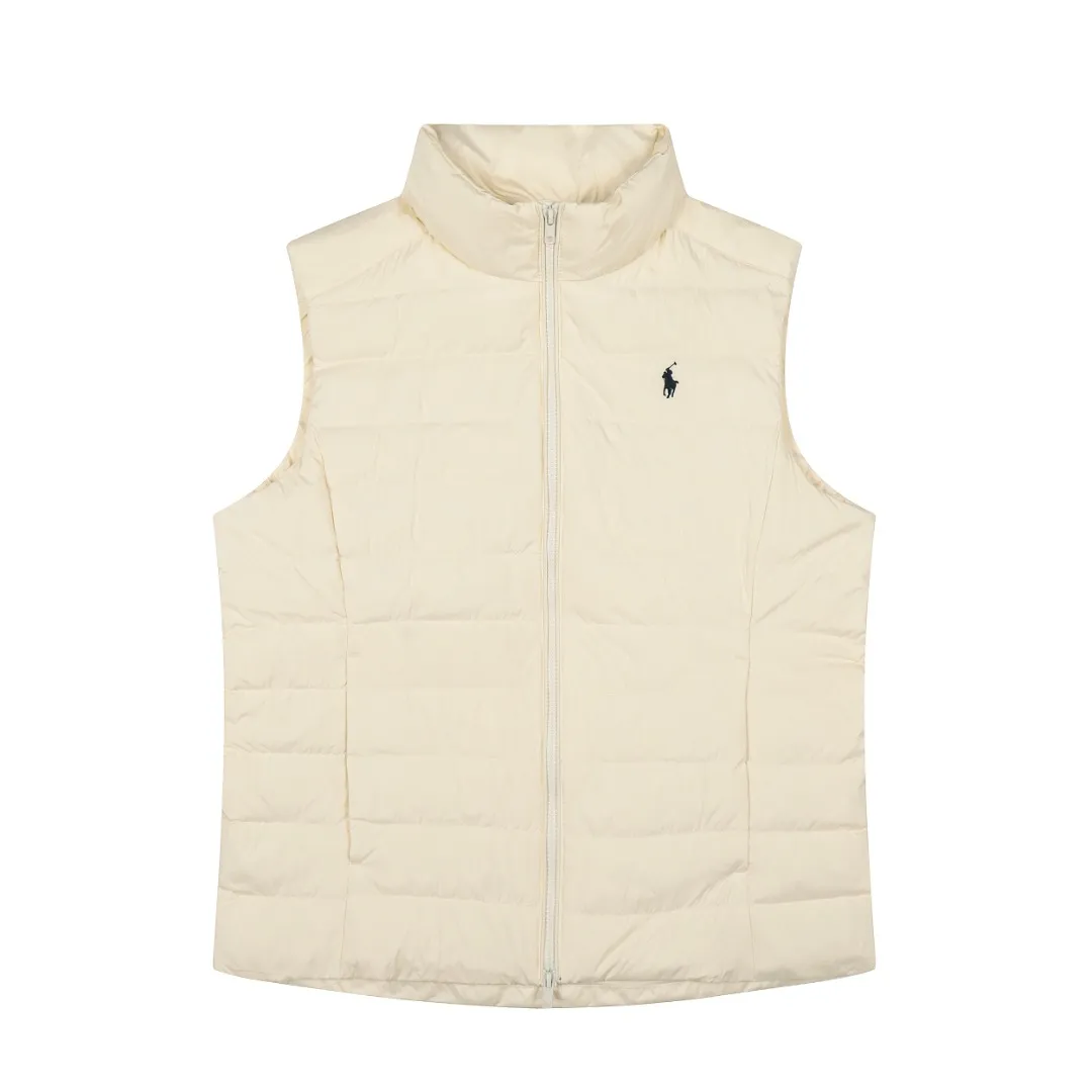 P360 top quality" Style number: 9001# [Ralph Lauren winter basic classic solid color embroidered goddess down vest] ✅Ralph Lauren American retro college style winter basic goddess style down vest ✅90% high-quality white duck down Filling 150g ✅Anti-running velvet treatment on the inside Detailed workmanship in place ✅Pair it with a sweater or sweater jacket of the same color OOTD is amazing~ ✅Tips: Hemp flowers/small twists of the same color Knitted sweaters are also available and can be matched with suits~ ✅Goddess version, the maximum size can be worn up to 160 pounds, loose and comfortable, no pressure ✅Milk white is a hot color, a must-have item for the goddess wardrobe in winter! Size: S-XL Color: Milk White Black Navy